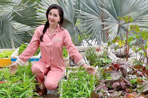 Bảo Thy hóa 'cô Tấm', khoe vườn rau tự trồng bên trong căn biệt thự tiền tỷ
