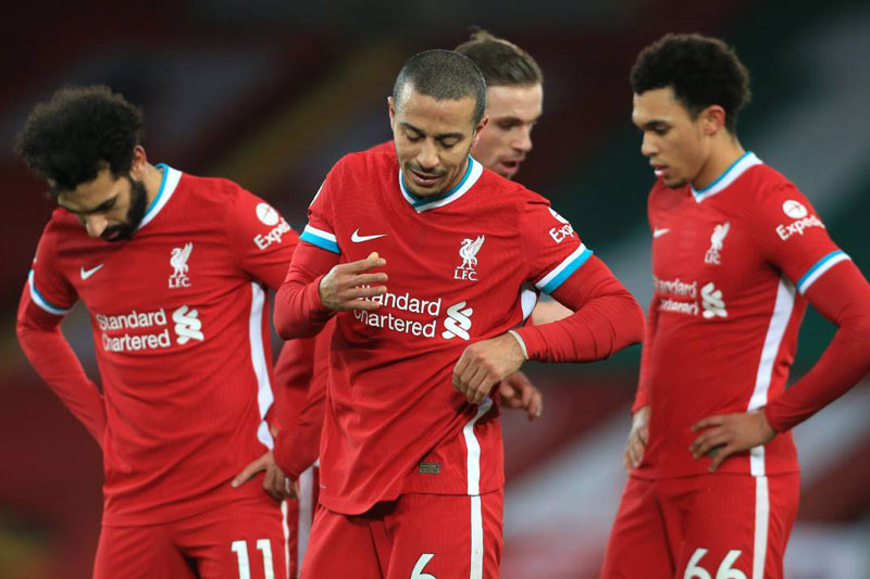 Liverpool xa dần ngôi vương: Vì đâu nên nỗi?