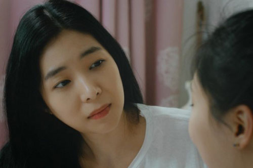 Đếm tiền lì xì của con sau Tết, chị dâu liền mỉa mai vợ chồng tôi liền bị mẹ chồng đốp 1 câu cứng họng