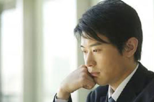 Đến chúc Tết nhà sếp và mừng tuổi cho con sếp nhưng lũ trẻ vừa mở phong bao ra thì tôi tái mặt