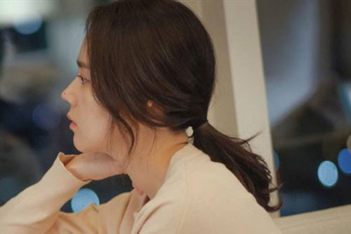 Phơi quần áo qua đêm ở ban công nhưng sáng dậy vẫn thấy ẩm ướt, lòng tôi sinh nghi để rồi bẽ bàng trước thủ đoạn ngoại tình đầy mưu mô