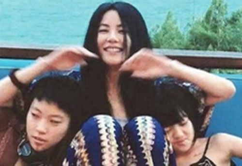 Vương Phi cố tình học Trương Bá Chi để làm điều này cho con gái?