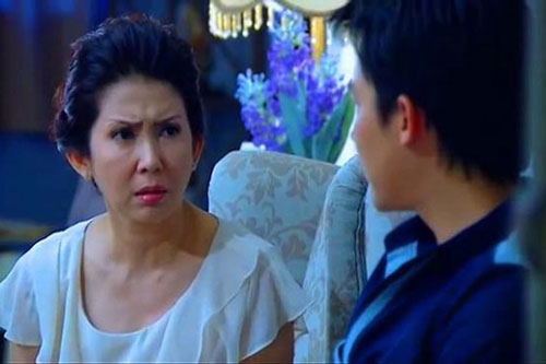 Về quê ăn Tết, nhìn cảnh bố mẹ mỗi người một mâm cơm mà tôi không cầm được nước mắt