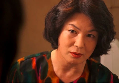 Dắt xe ra đến cổng vẫn bị mẹ chồng nói ''năm nay cố cháu đích tôn đấy'', lời đáp của nàng dâu khiến bà xấu hổ