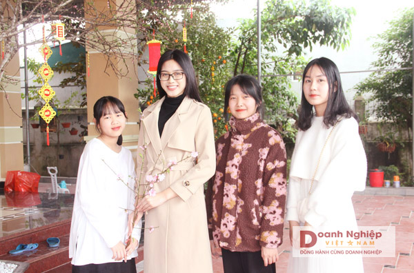 Đầu năm xông đất “Làng Hoa hậu”