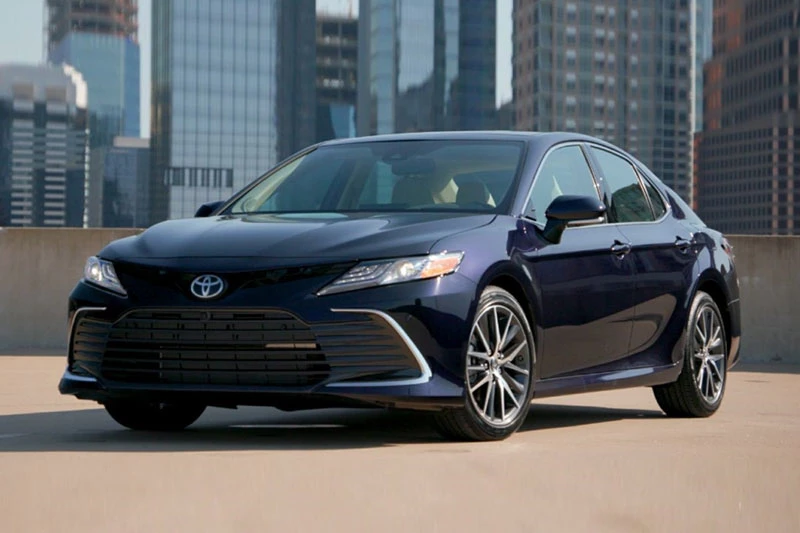 Xe cỡ trung tốt nhất: Toyota Camry 2021.