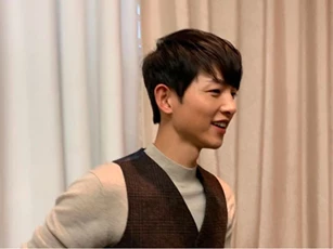 Song Joong Ki tự tin khoe ảnh chưa chỉnh sửa, nào ngờ đâu lộ ngay nhan sắc thật