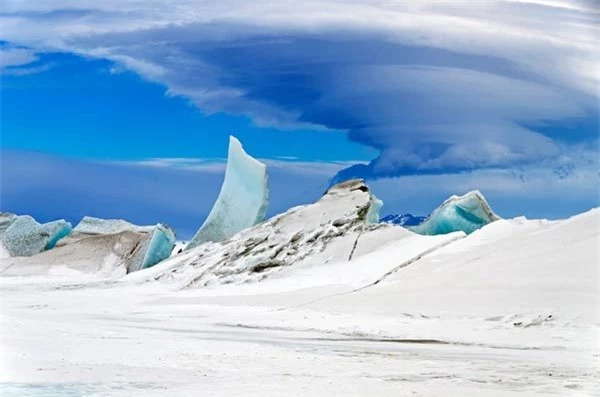 Tại sao băng Nam cực có màu xanh?