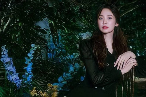 Song Hye Kyo lấn át Song Joong Ki nhờ loạt ảnh mới nhưng sao gương mặt lại khác lạ thế này