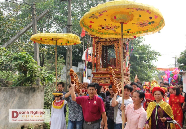 Lễ hội rước Bóng truyền thống của làng Chi Nê.