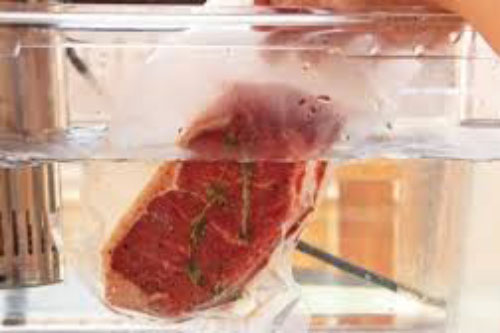 Cách rã đông thịt cá nhanh mà vẫn giữ được độ tươi ngon, mềm mại