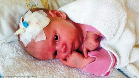 Cô bé 'mong manh' nhất thế giới