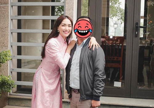 Chụp ảnh với một người đàn ông nhưng Hòa Minzy 'dở khóc dở cười' khi bị hiểu lầm đó là chồng