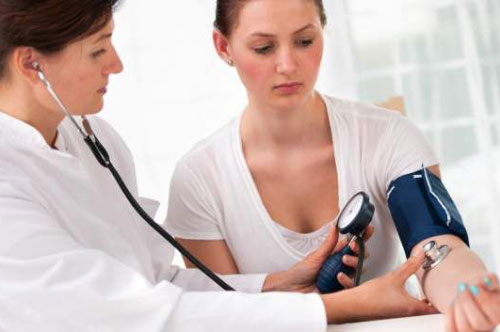 4 cách đơn giản để giảm huyết áp cao tại nhà