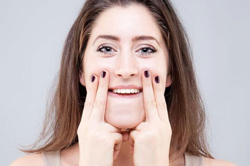 7 bài tập giúp bạn có khuôn mặt thon gọn, săn chắc