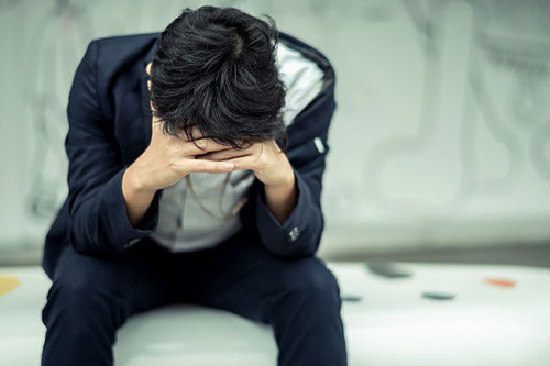 Không tin vợ nên gửi hết tiền cho mẹ giữ, ly hôn xong tôi ngồi bệt dưới sàn khóc