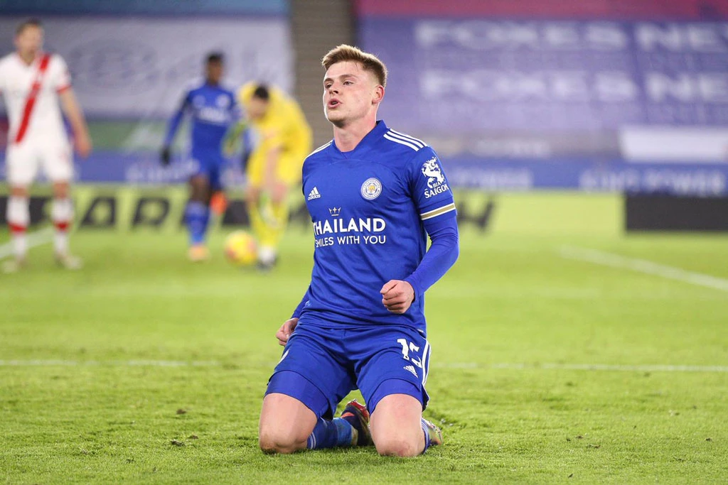 Tiền vệ trái: Harvey Barnes (Leicester City).