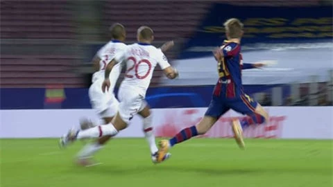 Trọng tài không sai khi thổi 11m cho Barca ở trận gặp PSG