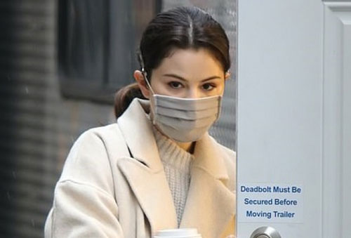 Selena Gomez xinh đẹp đến phim trường sau tin đồn có tình mới