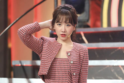 Bị mỉa mai vì đăng status than thở lau nhà tới 3 tiếng, Hari Won liền đáp trả thẳng thắn