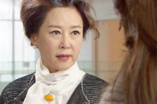 Mẹ chồng than thở Tết "nhận họ" chỉ tốn tiền, nhưng lời đáp sau đó của nàng dâu lại khiến bà im bặt