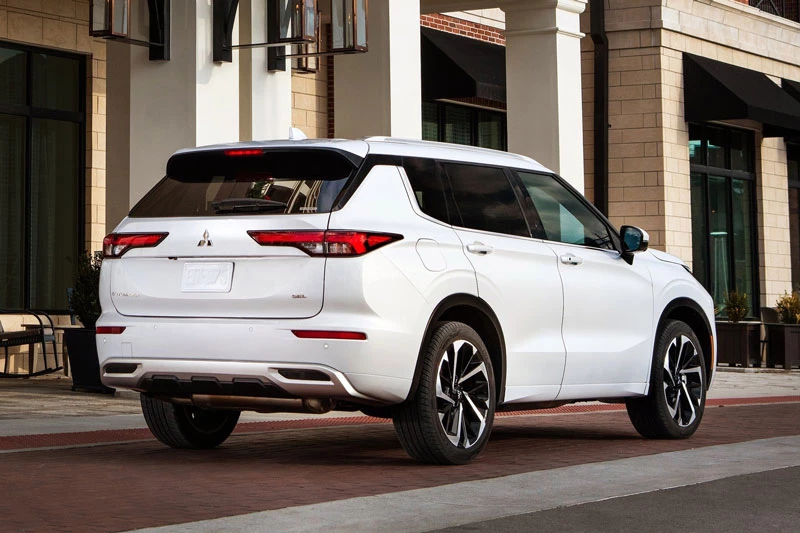 Mitsubishi Outlander 2022.