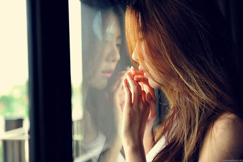 Khi dọn vệ sinh nhà tắm, tôi nghi chồng phản bội bấy lâu vì phát hiện một thứ nhỏ xíu