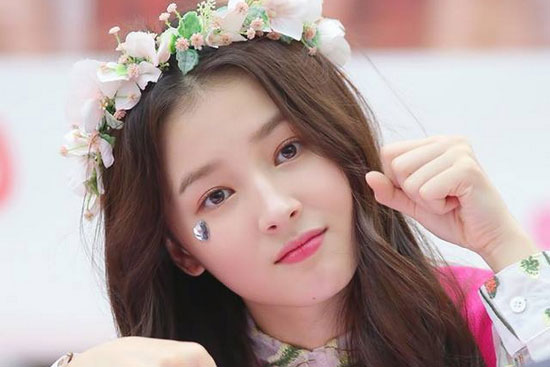 Vẻ ngọt ngào, gợi cảm của bông hồng lai xứ Hàn bị phát tán ảnh 'nóng'