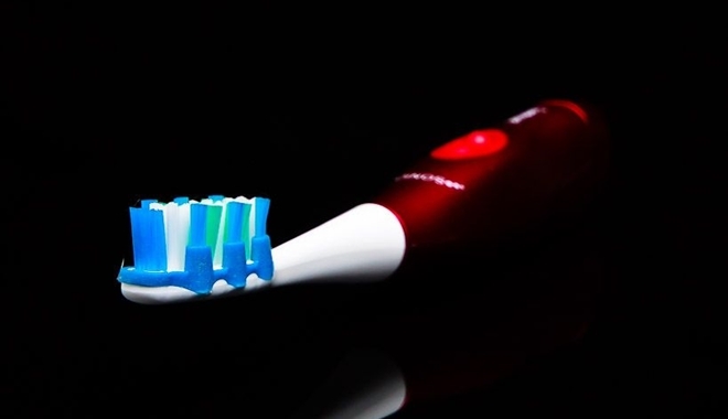 Đánh răng trong bóng tối để ngủ ngon