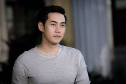 Thấy con lủi thủi chơi một mình ở sân, tôi đẩy cửa vào nhà và điếng người trước cảnh tượng nhìn thấy