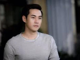 Thấy con lủi thủi chơi một mình ở sân, tôi đẩy cửa vào nhà và điếng người trước cảnh tượng nhìn thấy