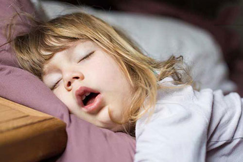 Đừng chủ quan khi thấy con há miệng trong lúc ngủ, bởi nó có thể khiến trẻ mắc phải vấn đề sức khỏe nghiêm trọng