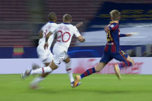 Trọng tài không sai khi thổi 11m cho Barca ở trận gặp PSG