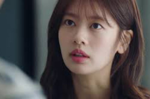 Chồng đưa con gái đi họp lớp cùng nhưng khi trở về, tôi hoảng hồn vì thứ xuất hiện trên tay bé