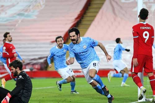 Man City làm đảo lộn cuộc đua Ngoại hạng Anh