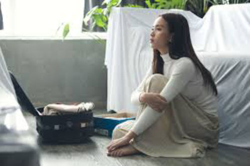 Phát hiện vị lạ trong bình nước uống của chồng, lòng tôi sinh nghi nhưng để vạch trần sự thật quả không đơn giản