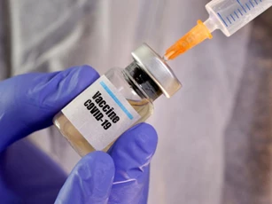 Những ai được tiêm lô vaccine ngừa COVID-19 đầu tiên nhập về Việt Nam?