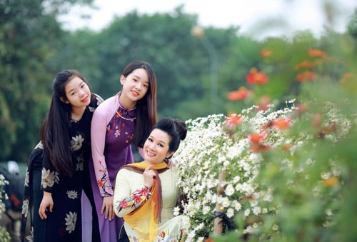 Thanh Thanh Hiền bật mí về 2 con gái xinh, ngoan và tài năng