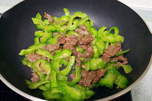 4 thói quen khi nấu ăn tưởng đúng nhưng lại gây ung thư