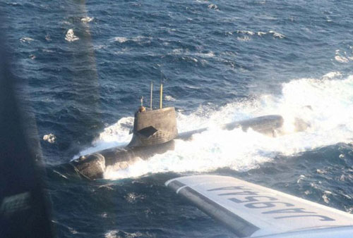 Tàu ngầm tấn công Nhật Bản đã hư hại như thế nào khi đâm vào tàu buôn có kích thước gấp 17 lần