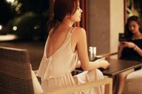 Gặp lại cô bạn thân hồi học đại học, tôi kinh ngạc khi thấy anh chàng đi cùng cô ấy lại là người ngày xưa tôi xua đuổi