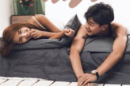 Nửa đêm tỉnh giấc, đàn ông bất chợt có màn “đụng chạm” thế này thì chứng tỏ anh ấy thực sự đã yêu bạn tới phát cuồng