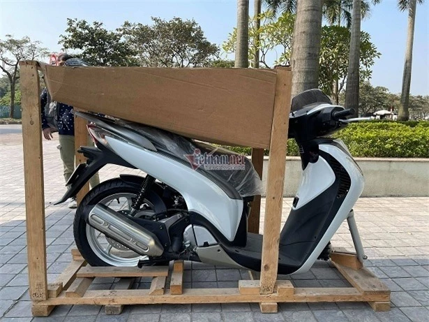 Dân chơi Hà Nội chi 900 triệu tậu Honda SH biển ngũ quý 8