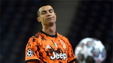 Vấn đề của Ronaldo ở Juventus là... HLV Pirlo!