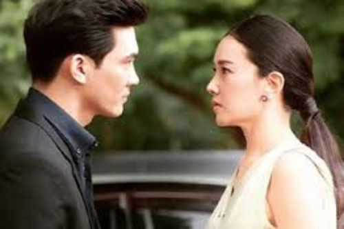 Tân gia được nhà nội tặng tủ lạnh 40 triệu, chồng trách khéo nhà ngoại nhưng ngay sau đấy anh lại "đờ đẫn" với chiếc phong bì tới muộn của bố mẹ vợ