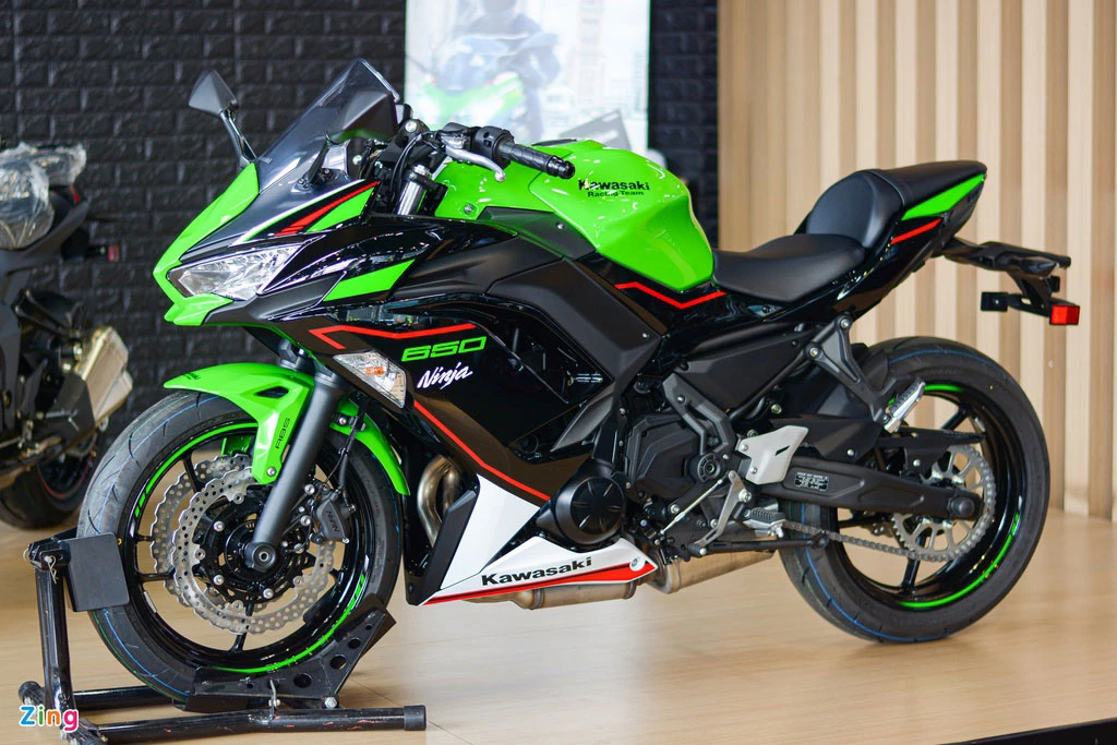 Kawasaki Ninja ZX-25R. 