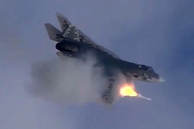 Tiêm kích Su-57 vượt qua cuộc thử nghiệm đầu tiên với tên lửa siêu thanh