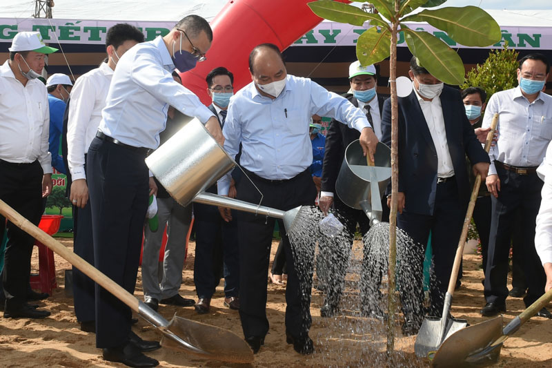 Thủ tướng Nguyễn Xuân Phúc truyền thông điệp của Chương trình 1 tỷ cây xanh