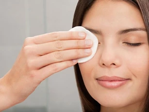 Mẹo giúp bạn trang điểm nhiều mà làn da vẫn mịn màng