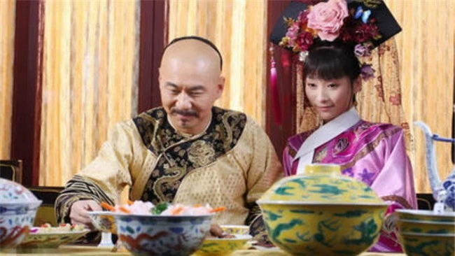 Bí mật mà thái giám, cung nữ Trung Hoa không dám nói: Sự xa xỉ trong mỗi bữa ăn hoàng gia và cơ hội kinh doanh ẩn sau các món ăn thừa - Ảnh 2.
